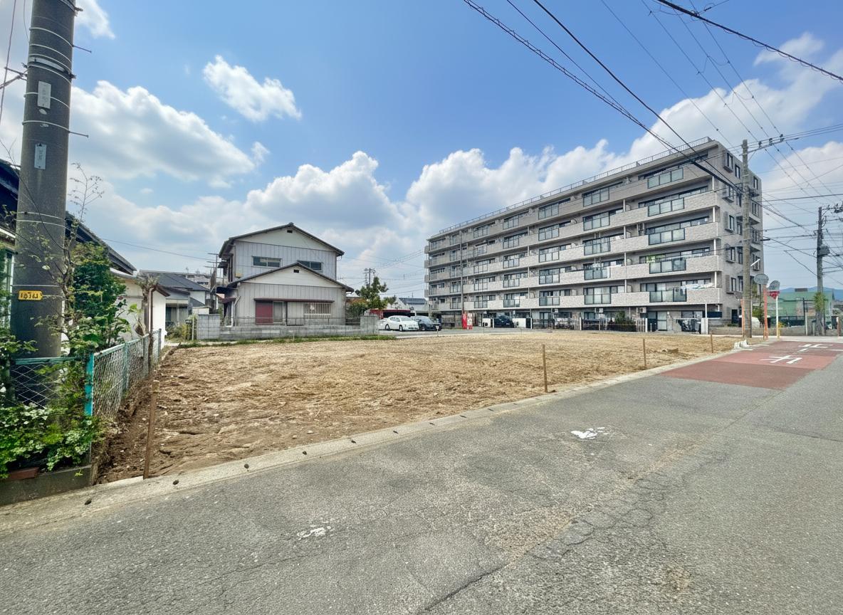 【前面道路含む現地写真】平塚市立中原小学校まで徒歩9分、平塚市立中原中学校まで徒歩8分と、通学の負担が少ない距離にあります。子育て世帯のご家族にもおすすめです。