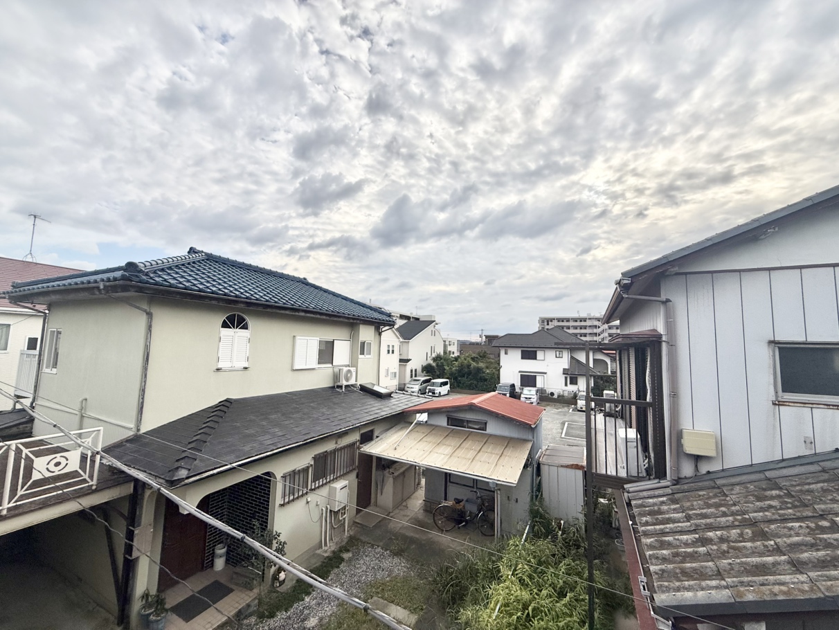 【眺望写真】周辺には戸建が多く建っており、開放感のある広い空が望めます。※眺望は将来にわたって保証するものではありません。