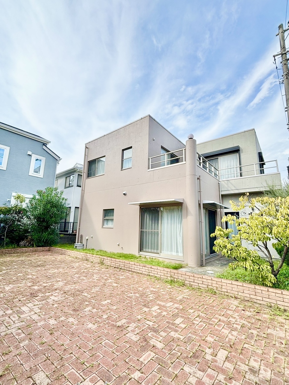 【藤沢市鵠沼松が岡四丁目　中古戸建】小田急江ノ島線「鵠沼海岸」駅まで徒歩4分。スーパーやコンビニが徒歩圏内に揃う暮らしやすい住環境です。