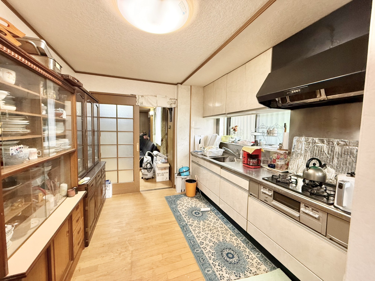 キッチンは独立した空間となっており、家事に集中できる設計です。