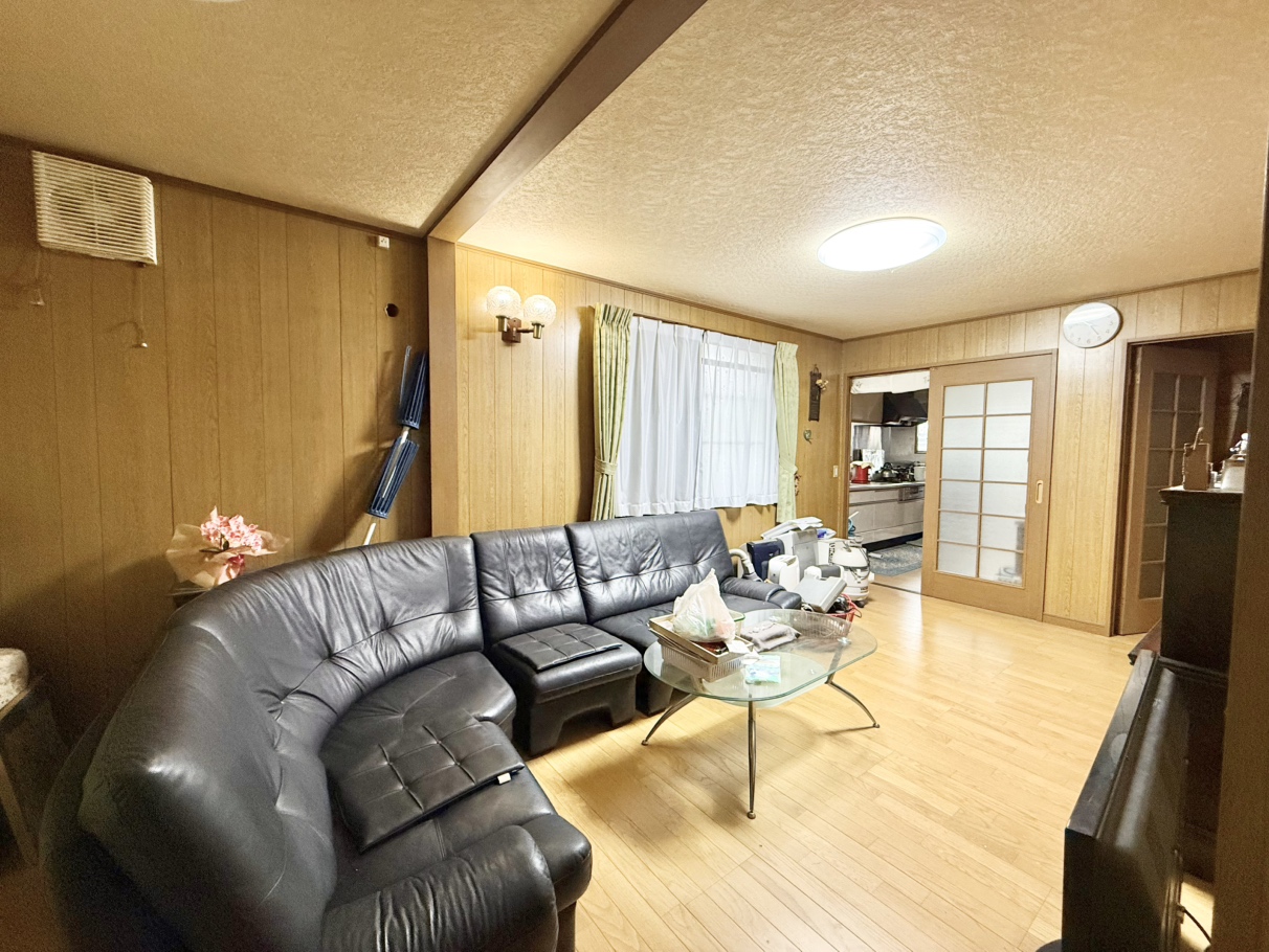 日当たりの良いLDは隣接する和室とつながる開放的な空間です。