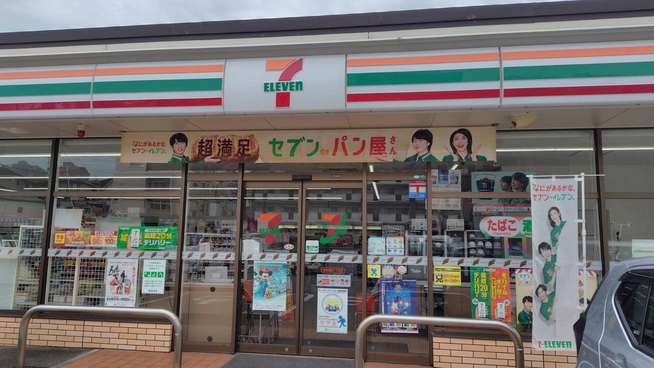 セブンイレブン博多浦田1丁目店まで徒歩約13分（約980ｍ）