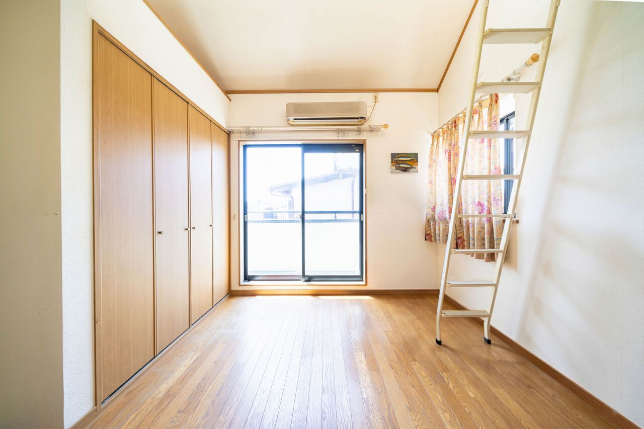 洋室約５.６帖はバルコニーに面しています。ロフトもあるので、活用方法が広がります。