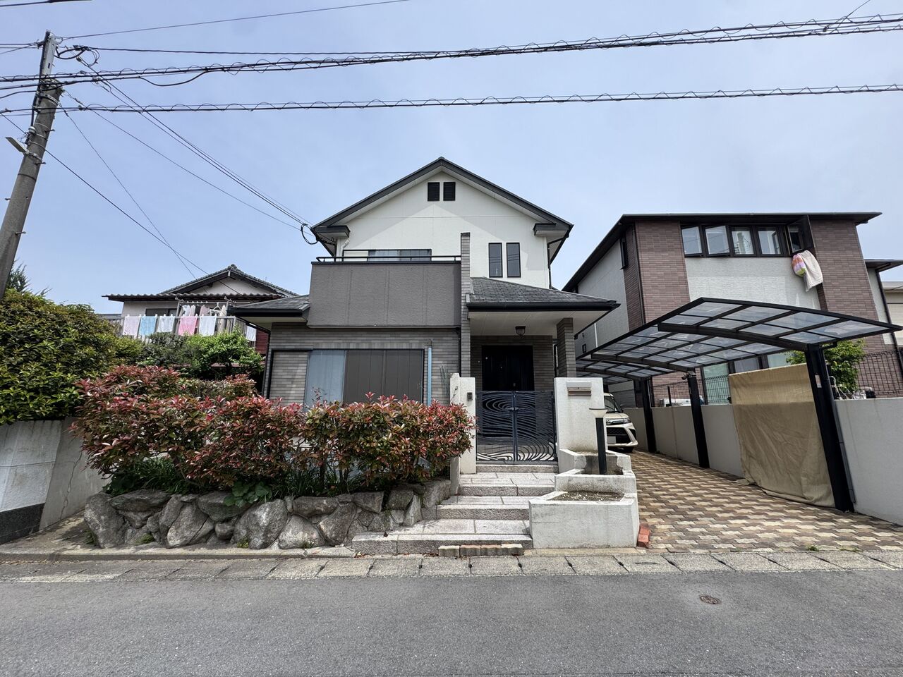 閑静な住宅街に佇む、ゆとりの6LDK中古一戸建住戸。子育て世代に安心の住環境です。