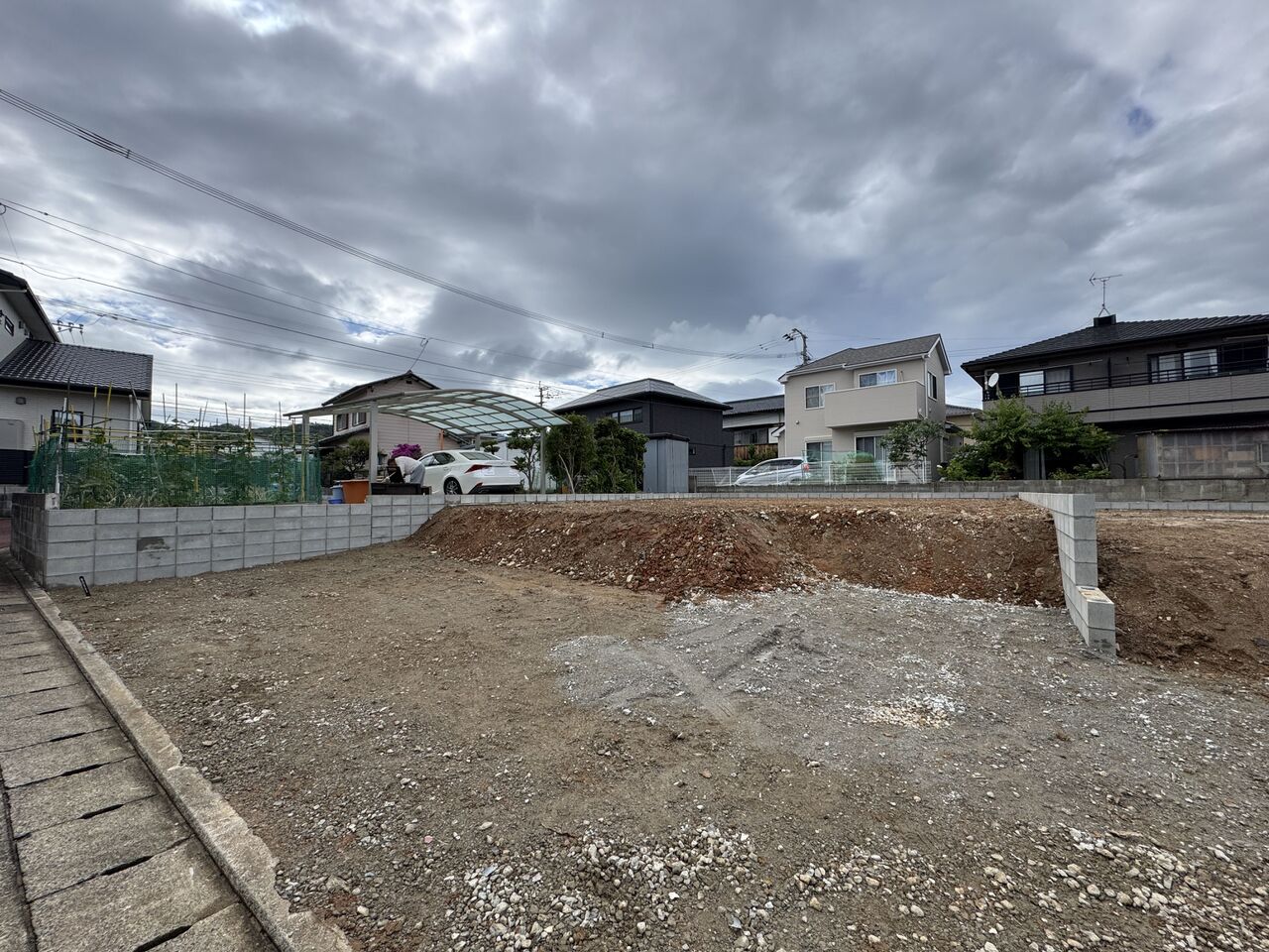 徒歩圏内にスーパー複数あり。