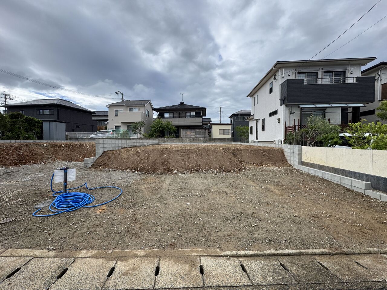 徒歩圏内にスーパー複数あり。