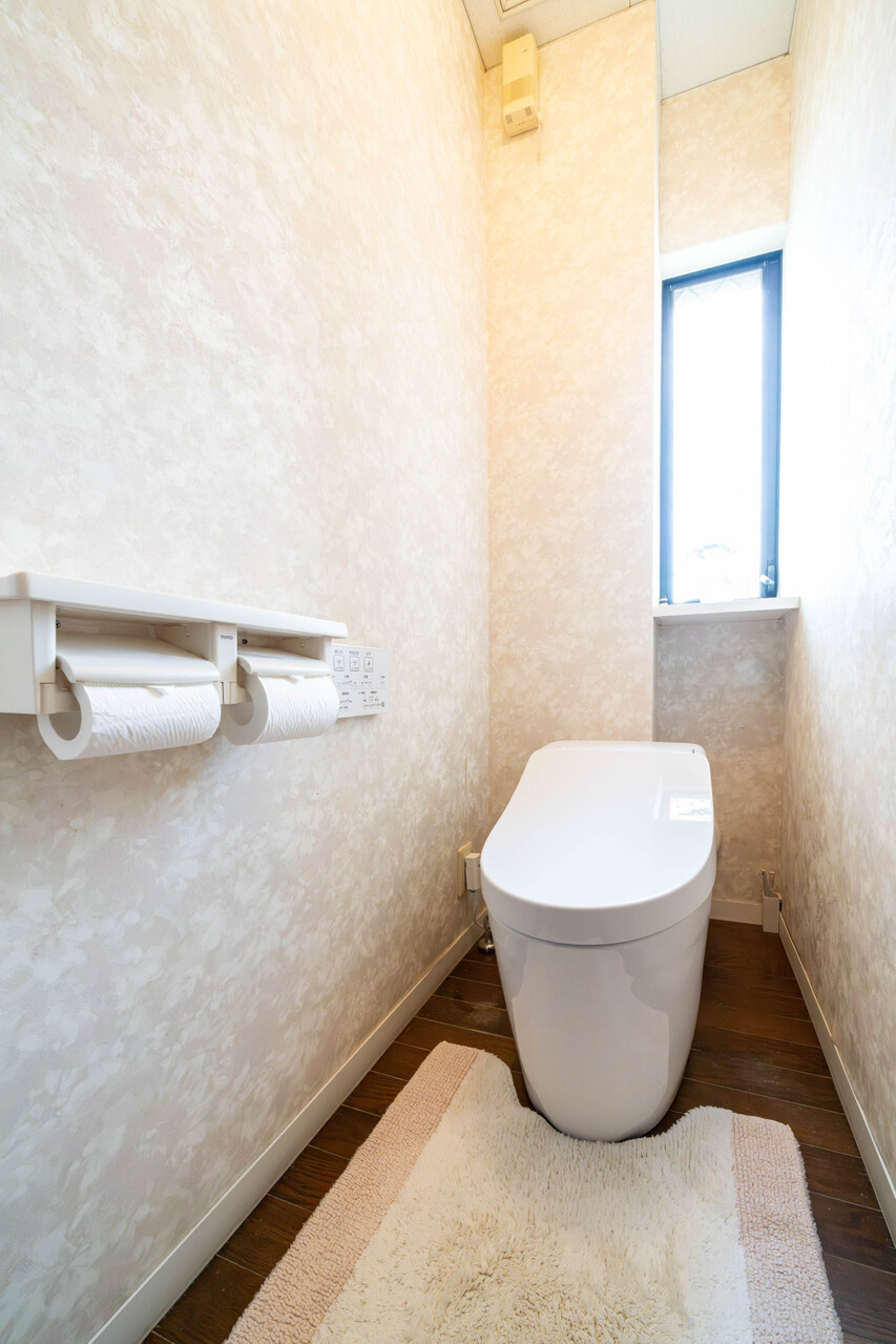 1階トイレです。リビングに音を響かせない、家族のプライバシーとおもてなしを両立する配置です。