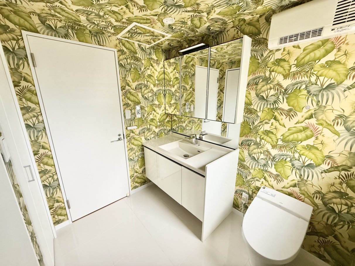 ２階　洗面、トイレです