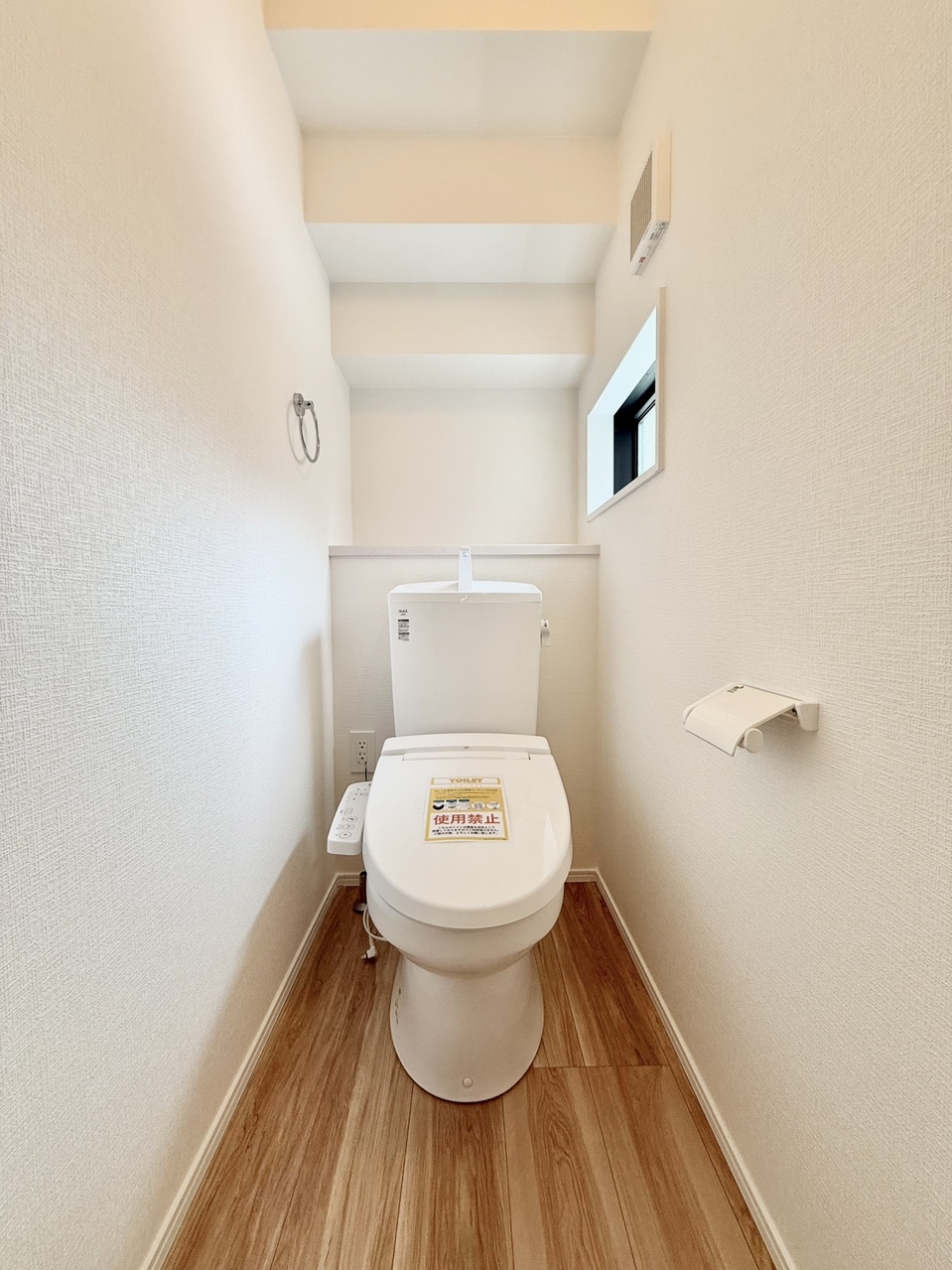 トイレは清潔感が印象的な空間です。