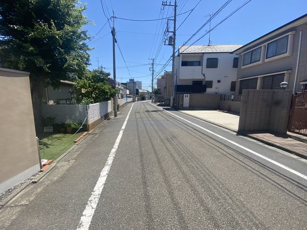 前面道路（西側より撮影）