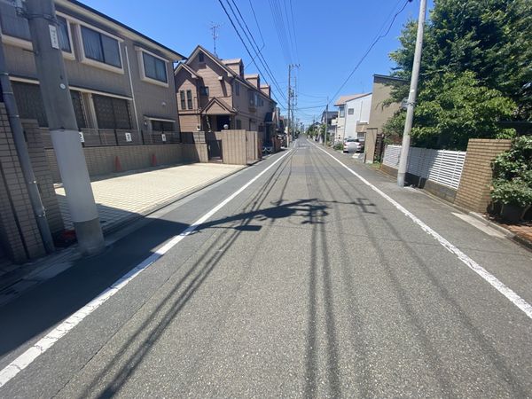 前面道路（東側より撮影）
