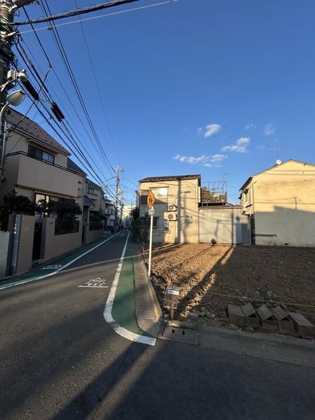 前面道路（北西側）