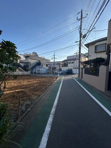 前面道路（北西側）