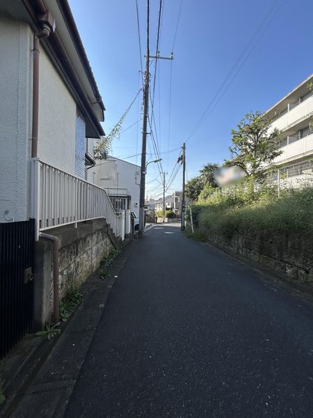 前面道路幅員約4.2ｍ（東側から撮影）