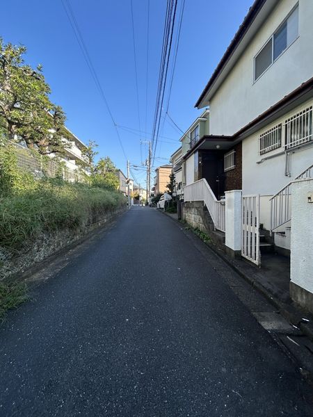 前面道路幅員約4.2ｍ（西側から撮影）