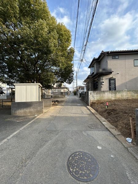 前面道路含む外観