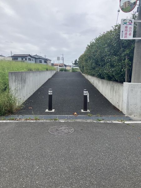 西側道路