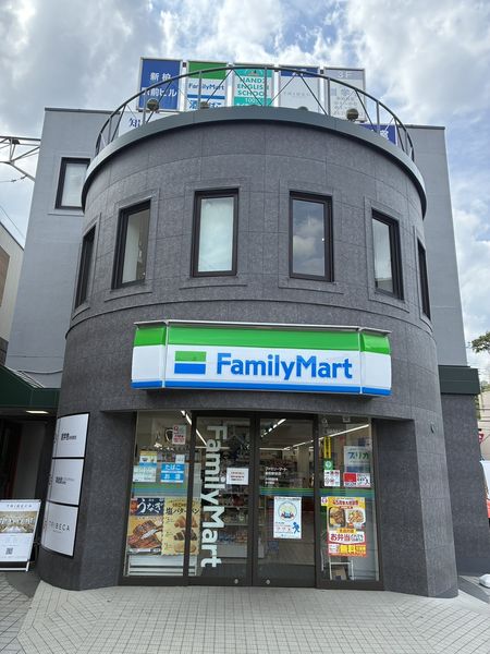 ファミリーマート新柏駅前店 約640m