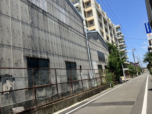 南東側からの外観