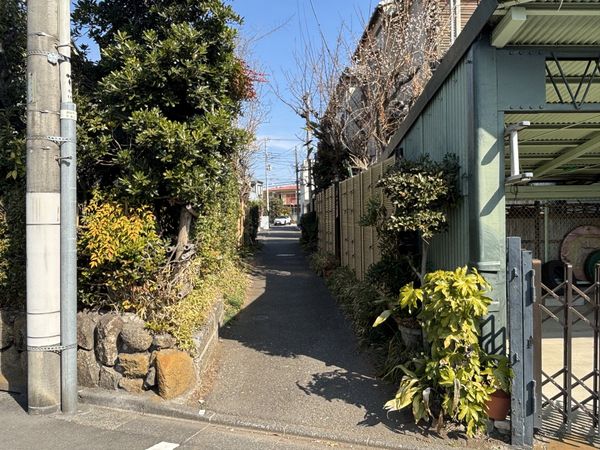 前面道路含む外観