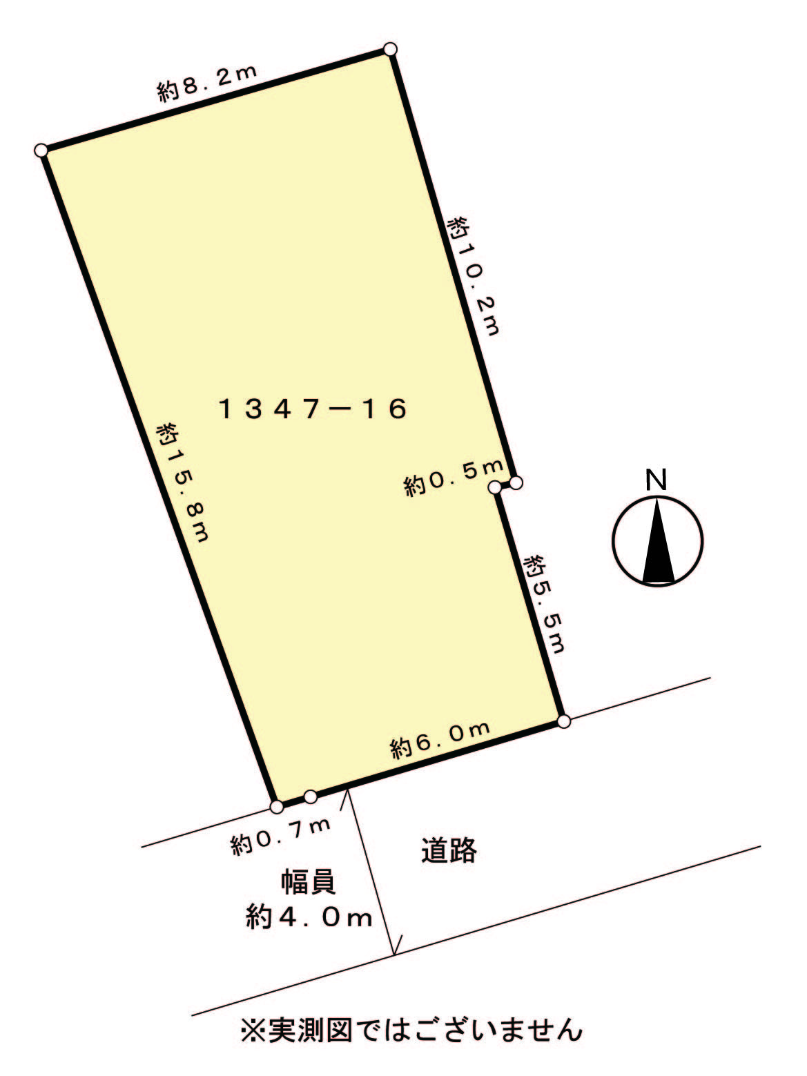 南東側、幅員約4.0mの公道に面しています。高台に立地しているので、室内に陽光が注ぎやすく、心地良い風が吹き込みそうです。