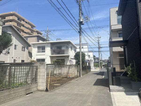 前面道路含む外観（南側から撮影）