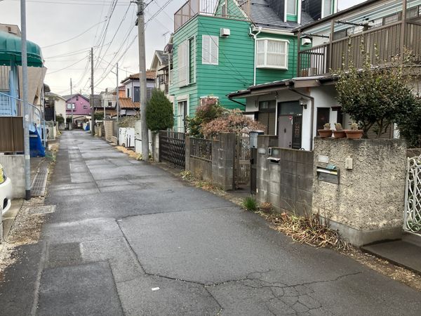 前面道路(南西側幅員約4m私道)2026年2月撮影