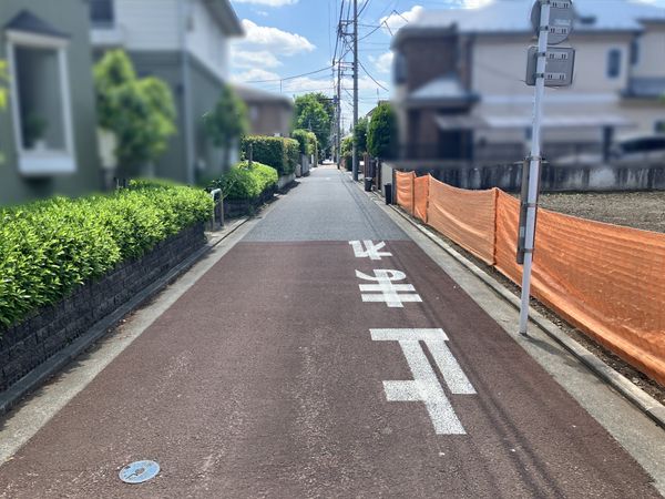 前面道路含む外観
