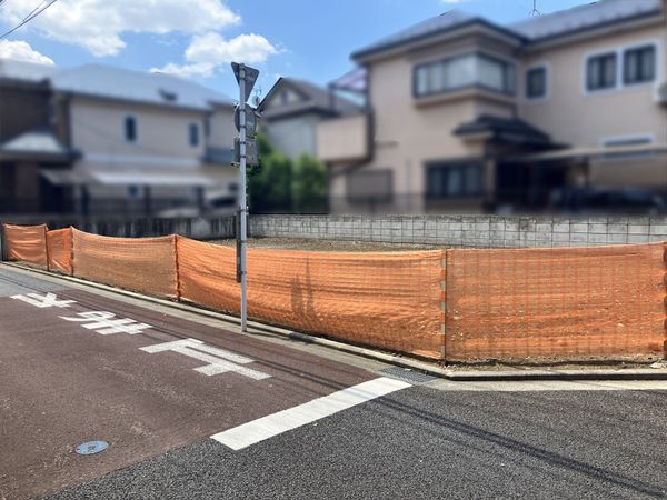 前面道路含む外観