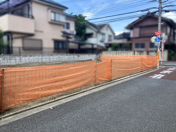 前面道路含む外観