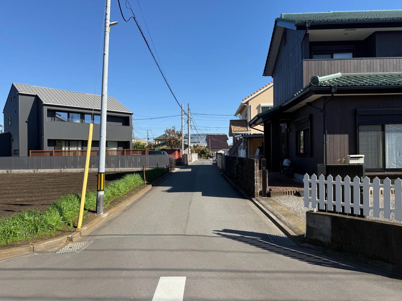 【前面道路含む現地写真】セブンイレブン相模原田名四ツ谷店まで徒歩4分。24時間営業なので、夜遅くの急な買い出しに便利です。