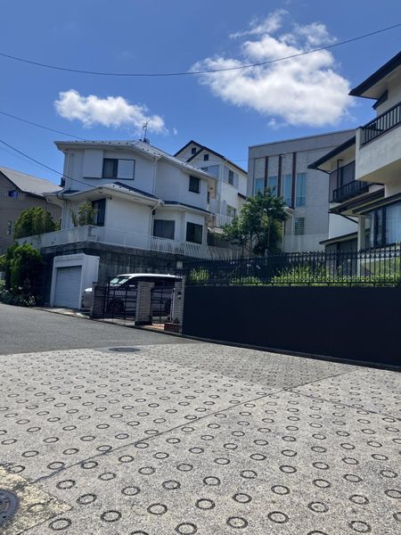 前面道路含む外観