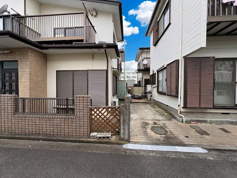 建築条件無しの土地につき、お好きなハウスメーカーで建設可能です。市営地下鉄ブルーライン「新羽」・・・