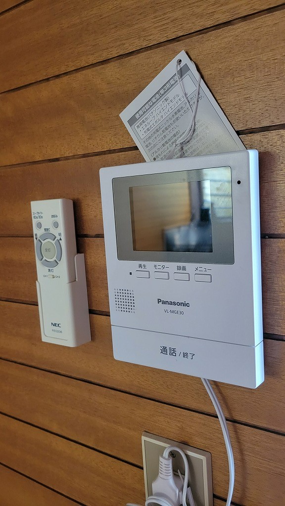 【TVモニター付きインターホン】急な来客時にも顔を見て対応でき、防犯対策につながります。小さなお子様のいるご家族にもうれしい設備です。