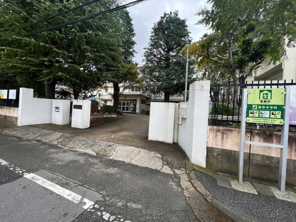 御幸中学校（約65m）
