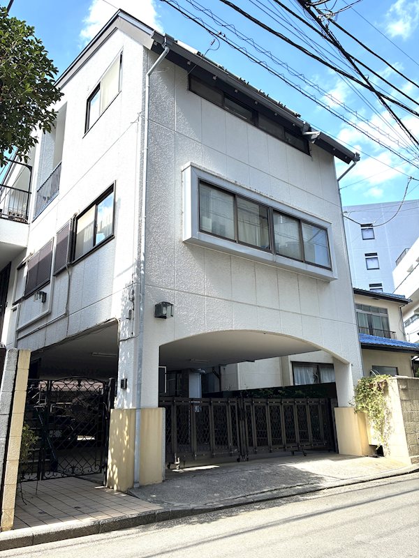 鶴見駅徒歩5分の好立地！東側道路に面した整形地で、開放感があります。