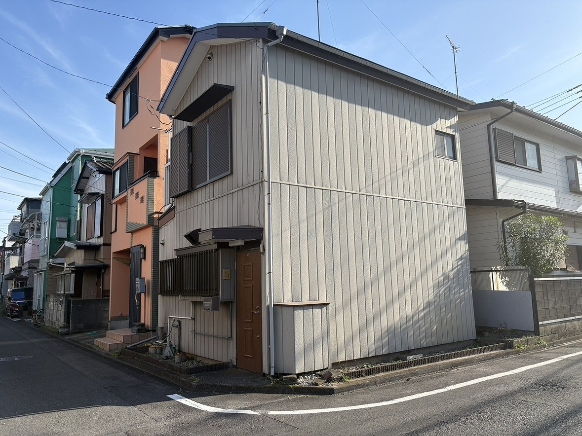 【前面道路含む現地】平坦地エリアにつき、自転車や徒歩での移動もスムーズに行えます。暮らしやすい周辺環境と併せて、ぜひ現地をご見学ください。