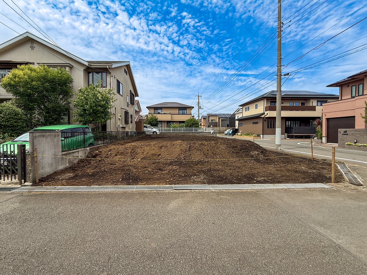 【現地土地/南側】建築条件無し売土地です。お好きなハウスメーカー・工務店にて建築可能です。現状更地につき、設計プランが決まり次第スムーズに建築に移行できます。