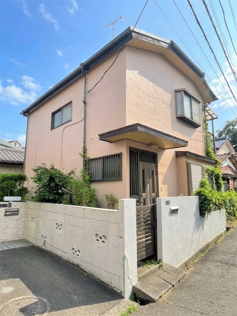 【現地写真】公営水道、本下水、都市ガス引込。平坦地エリアに位置しており、徒歩や自転車での移動もスムーズです。緑豊かな公園まで徒歩1分。スーパーなどの買い物施設が、徒歩9分圏内のロケーションです。