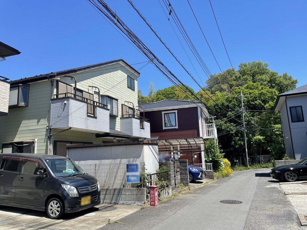 【現地土地】第一種低層住居専用地域内に位置する、閑静な住宅街です。緑豊かで穏やかな環境が魅力。のびのびと子育てできそうです。