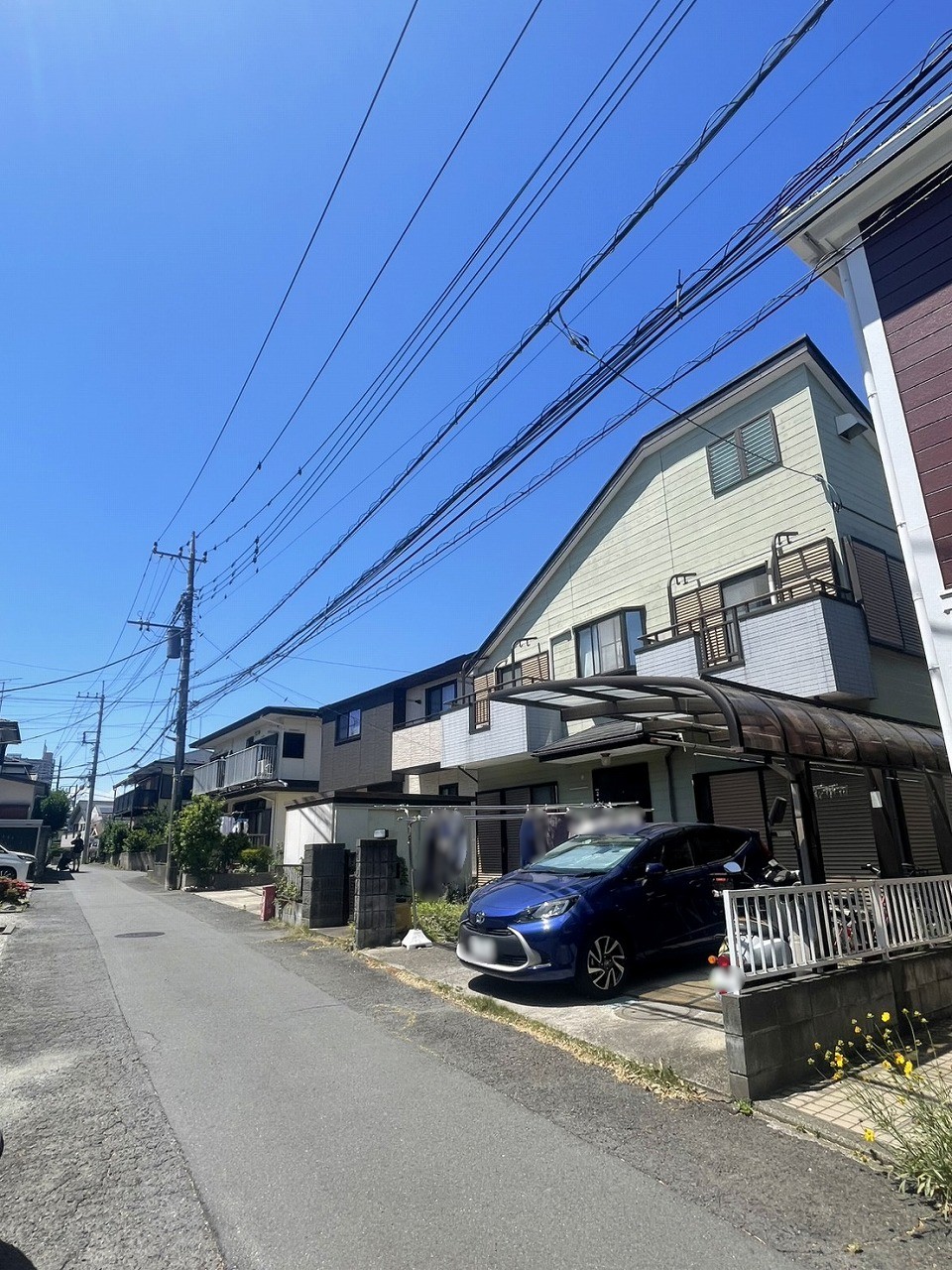【前面道路含む現地】平坦地に位置しています。徒歩や自転車での移動がしやすく、毎日のウォーキングやお散歩も気軽に楽しめます。