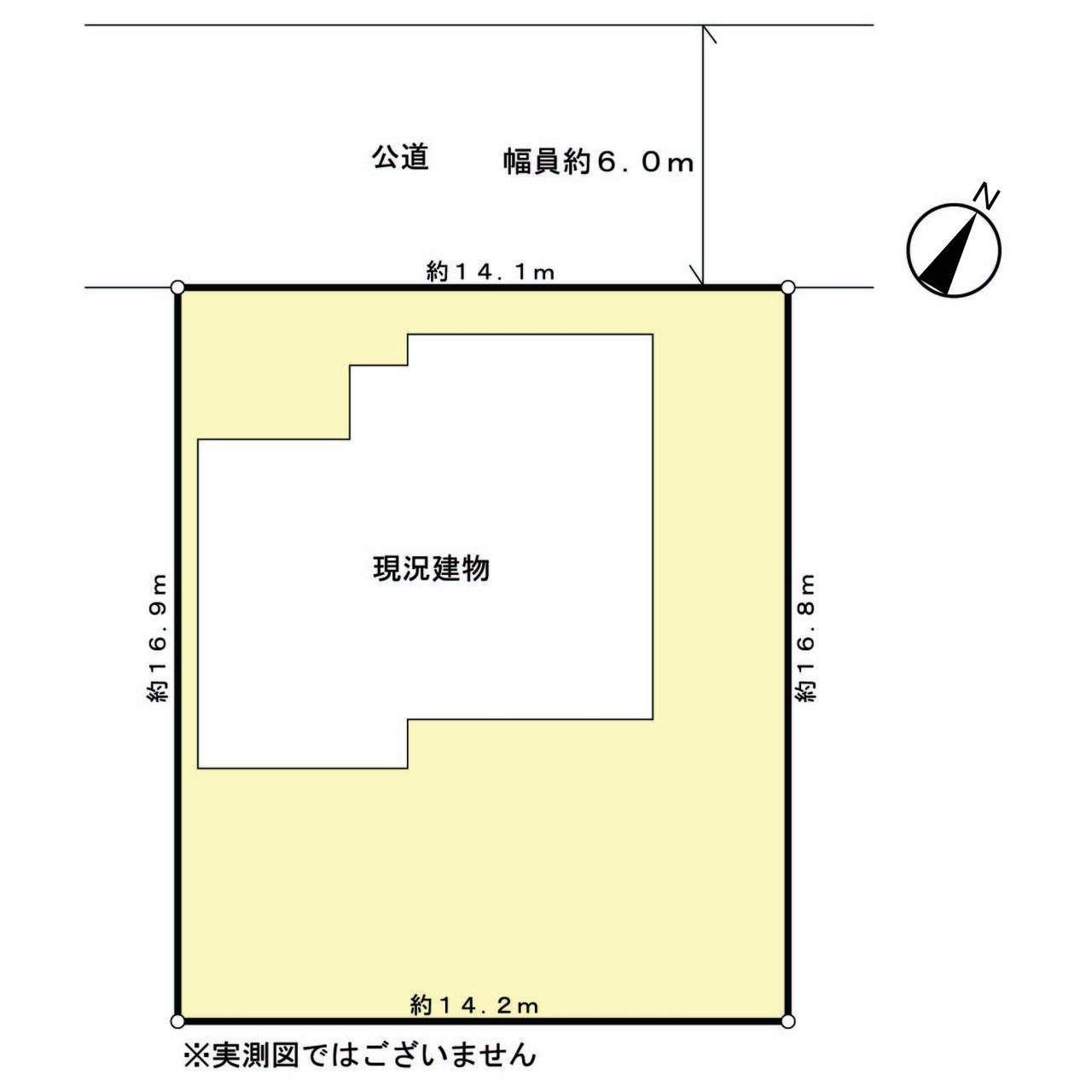 北西側前面道路の幅員は約6m。現況古家があり、採光状況や窓の位置などを実際にご確認いただけます。引き渡し時期はご相談ください。