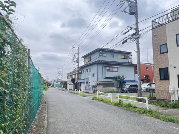 前面道路を含む外観
