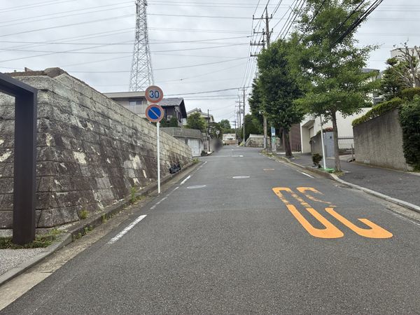 南東側前面道路