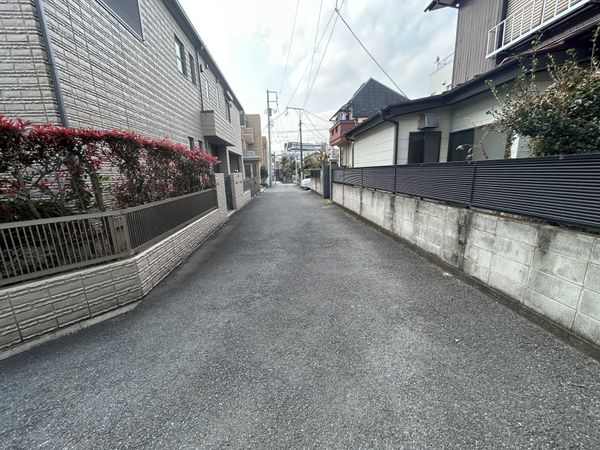 前面道路含む外観