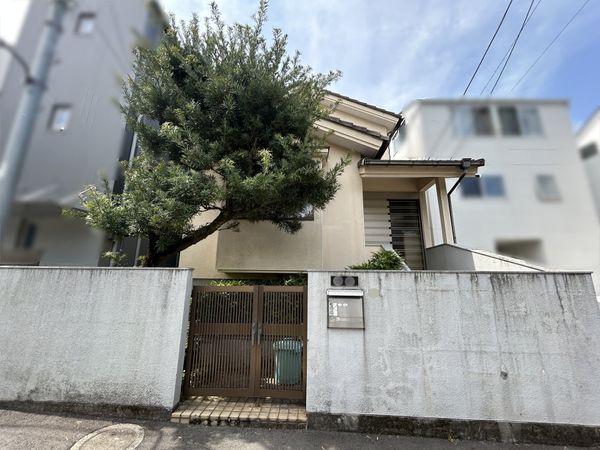 前面道路含む外観