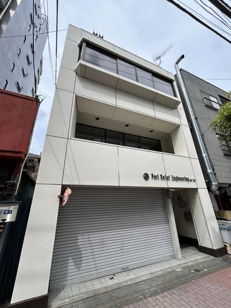 南西側道路からの外観