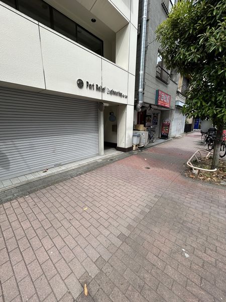 南西側前面道路からの外観