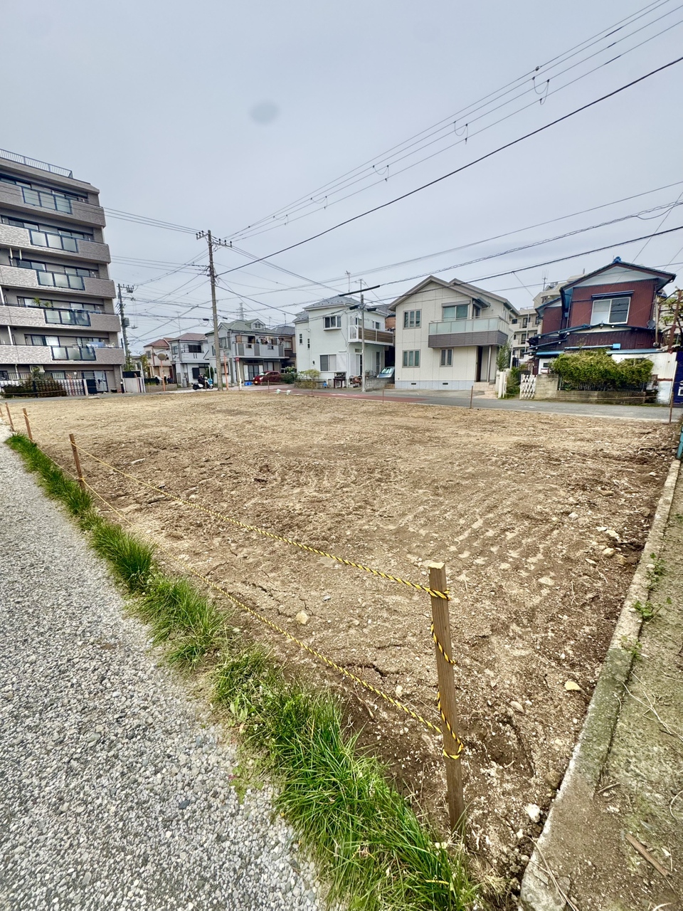 【現地写真】二方からの採光と通風を確保可能な角地。心地良い陽光と風が舞い込む、快適な住まいとなりそうです。
