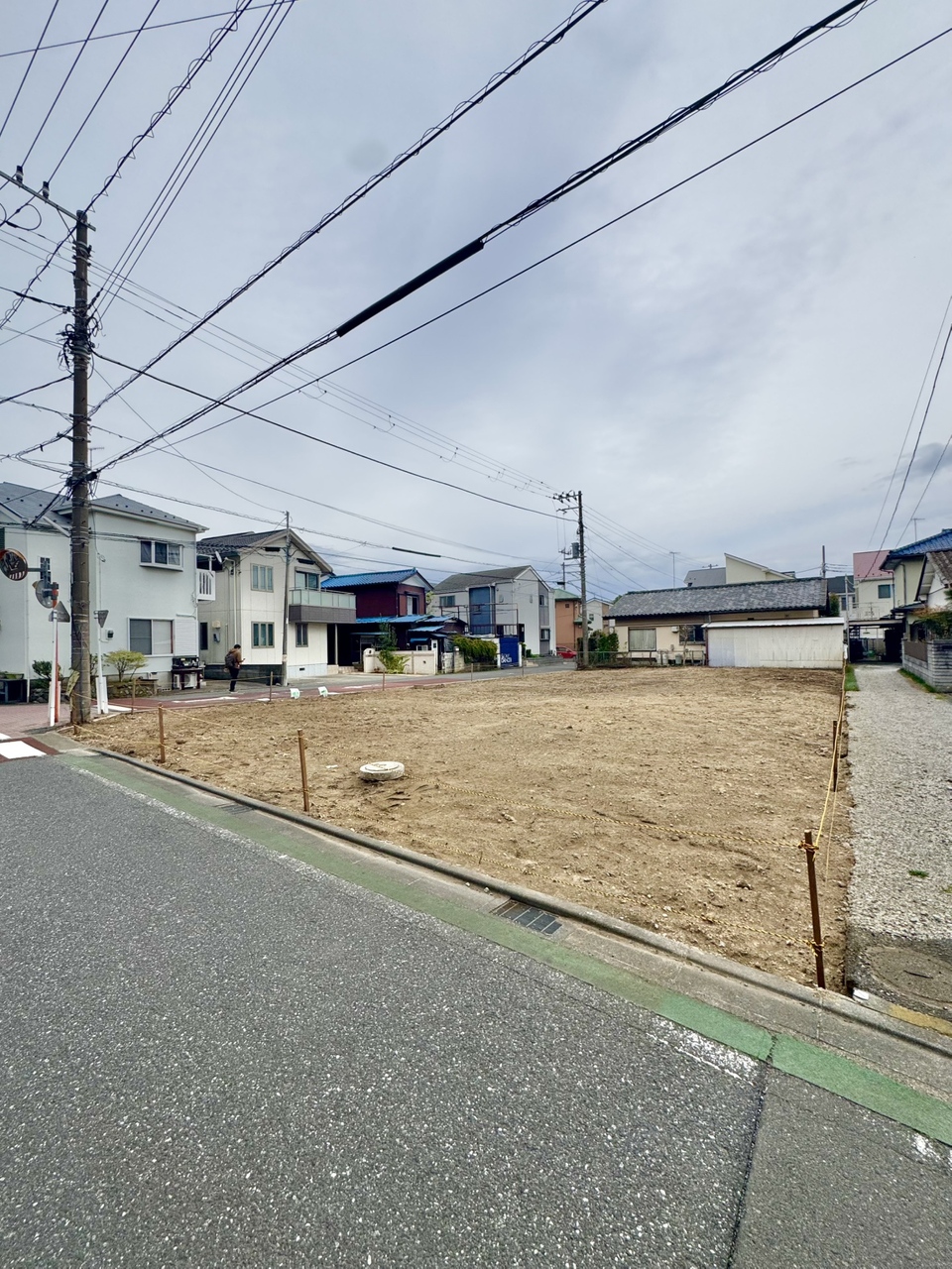 【現地土地写真】神奈川中央交通バス「大繩橋」停まで徒歩3分、JR東海道線「平塚」駅までバス18分です！スーパー、コンビニ、小中学校が徒歩9分圏内に揃う暮らしやすい立地です。